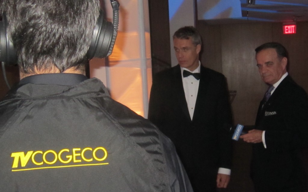 Cogeco Cable did a thoroughly profesional job of cable casting live the Gala Opening of the Burlington Performing Arts Centre. Mark Carr will be moving on to CBC, ABC or NBC soon - unless of course he is waiting to move to Ward 6.