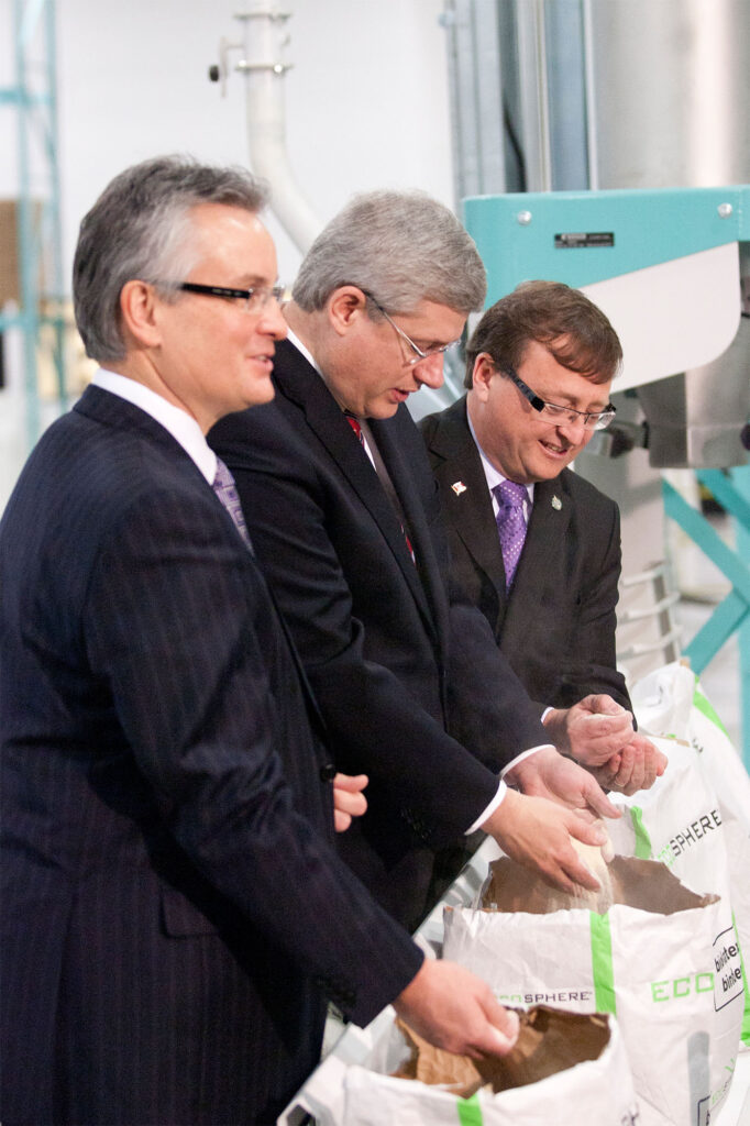 Prime Minister checks out the product at Ecysynthetix. Company CEO John van Leeuwen is on the left