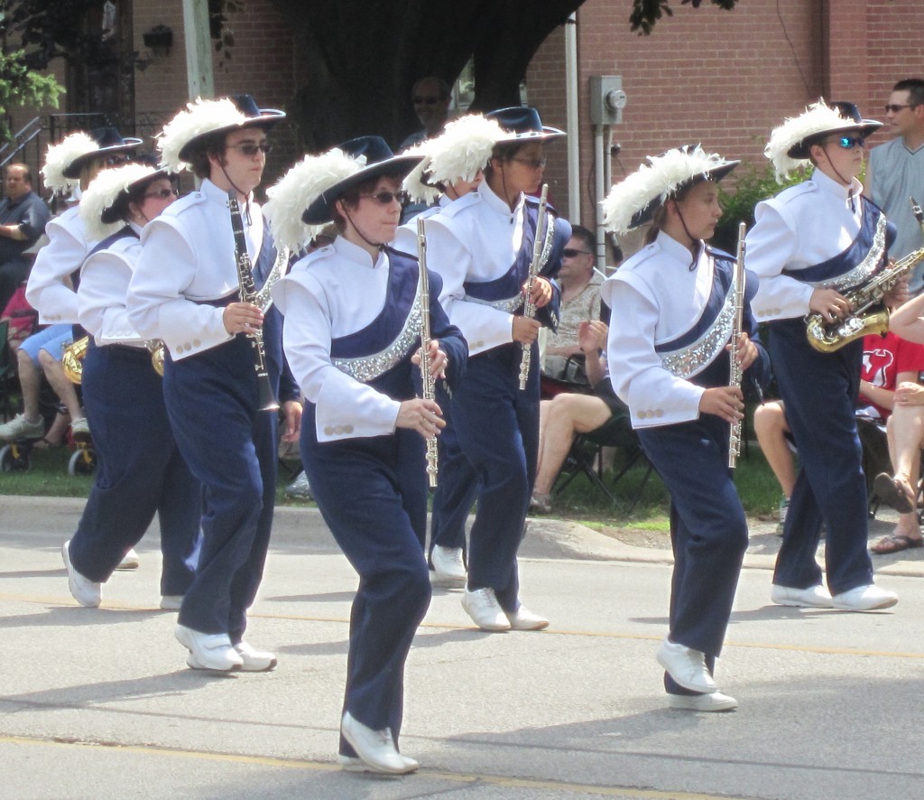 SOM 2012 HAtis with white plumes