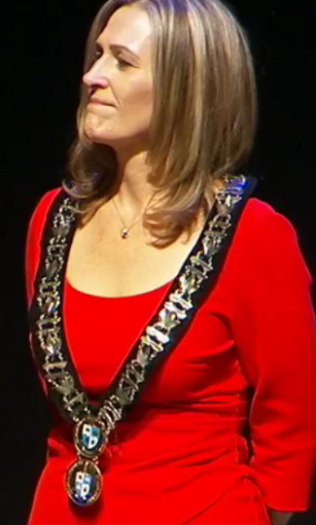 MMW at swearing in with Chain - superior look