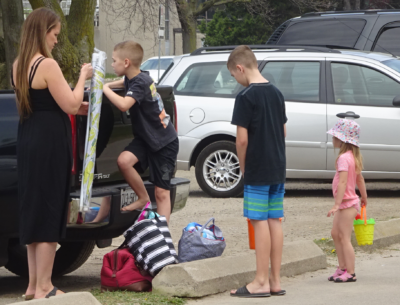 Mom with 4 kids at Beach May 19