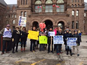 central-people-in-front-of-qp