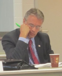 Comm-Eng-June-12-Mayor-bored-835x1024