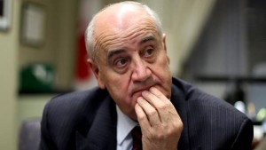 Fantino - hand to chin