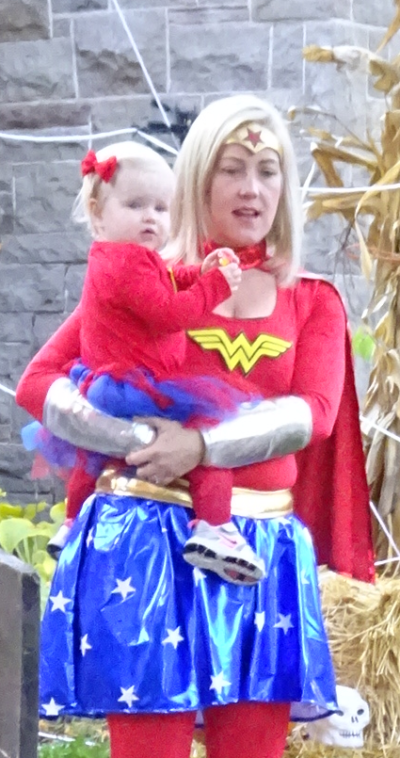 Halloween Super-Mom-400x758