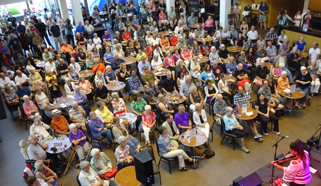Jazz crowd - from balcony