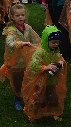 kids-in-ponchos