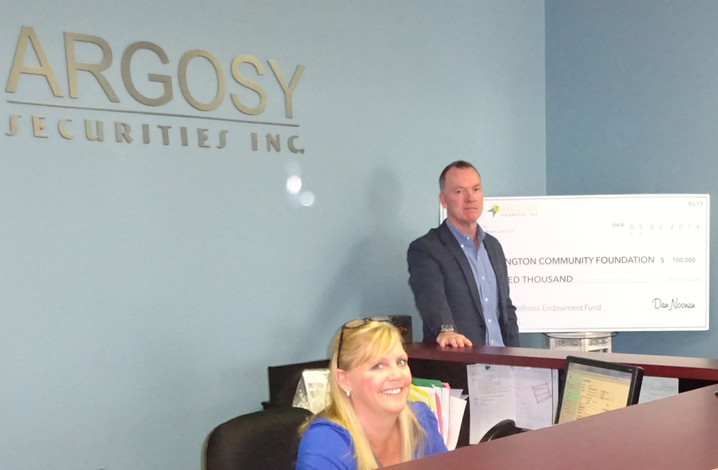 Noonan withthe cheque - Argosy