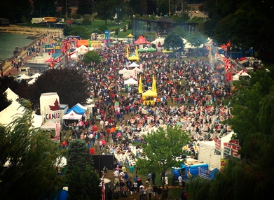 rib-fest-crowd