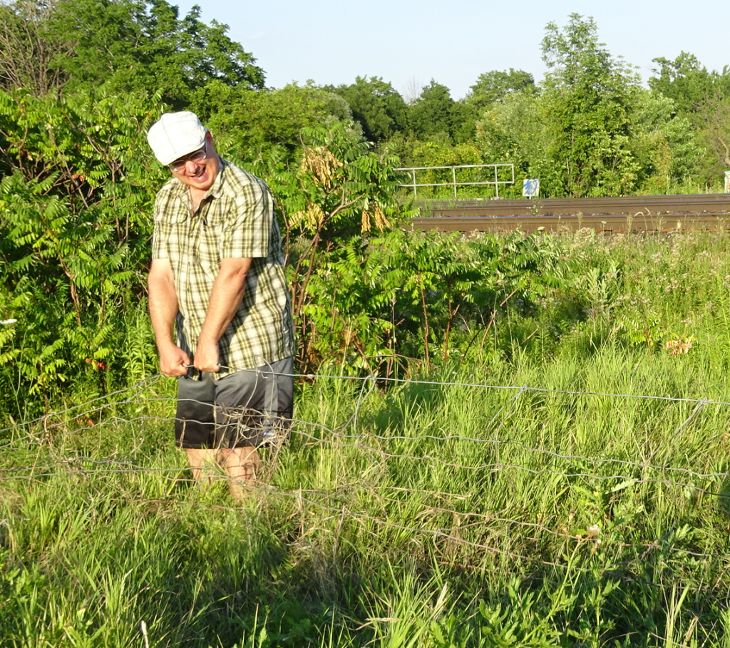 Sheldon Creek Vince pulling fence GO line