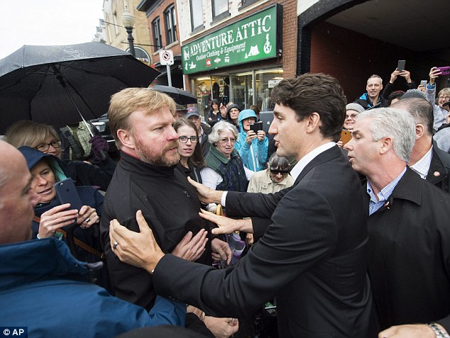 trudeau-with-protestor-in-dundas