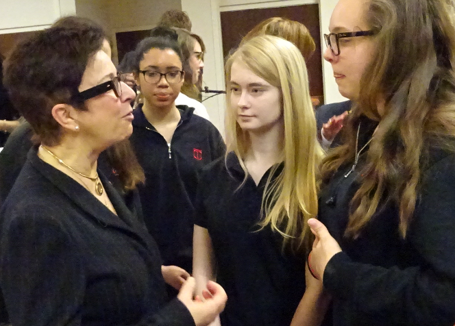 Zahn with students